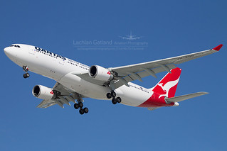 Qantas A330-202 VH-EBB