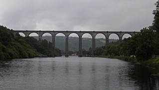 Railway viaduct crossing the river Aulne