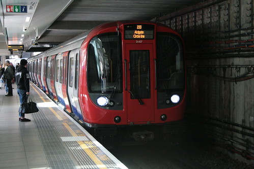 London Underground S7 Stock 21427 on Circle Line, Paddington