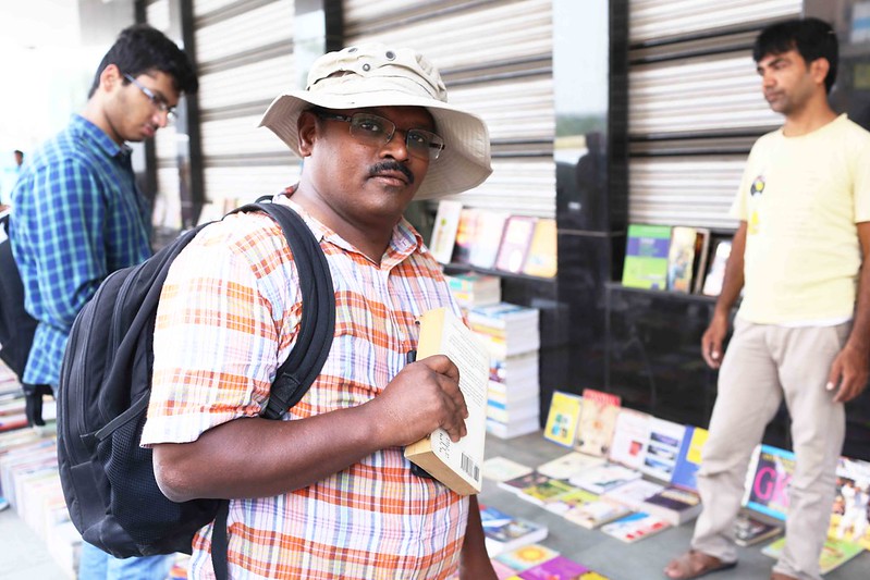 City Hangout - Walking in Sunday Book Bazaar, Daryaganj