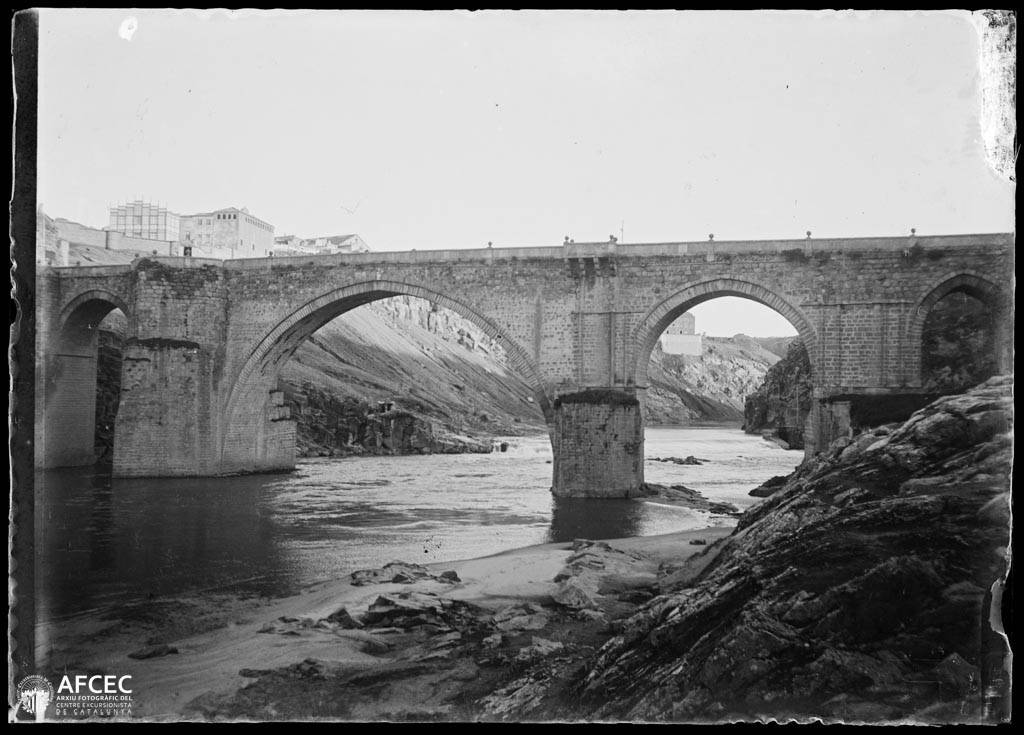 Puente de San Martín en Toledo a comienzos del siglo XX. Autor Desconocido   © Centre Excursionista de Catalunya