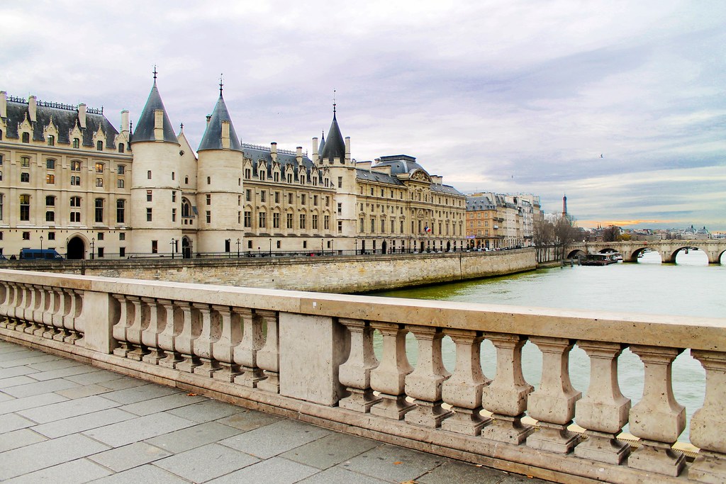 Visita à Conciergerie em Paris, a prisão de Marie Antoinette - Drawing Dreaming