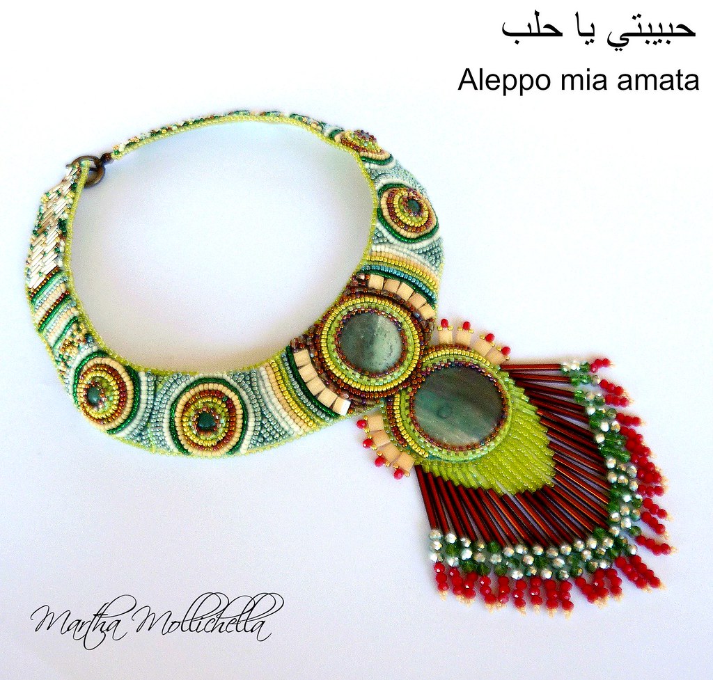 Aleppo collana ricamata a mano con cabochon in ceranaurimica perline e avventla urina Martha Mollichella design