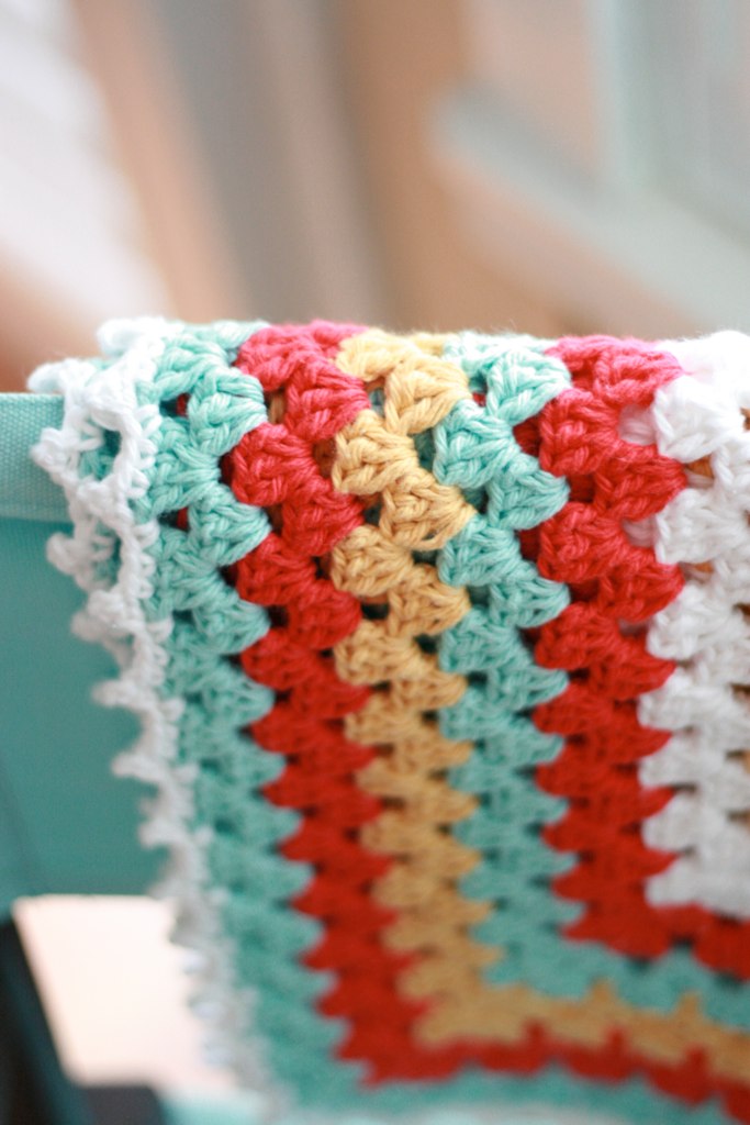 This granny square blanket uses a free crochet pattern and great colors to make a bold statement. Quick and easy to make, you won't want to miss this crochet blanket pattern from Daisy Cottage Designs.