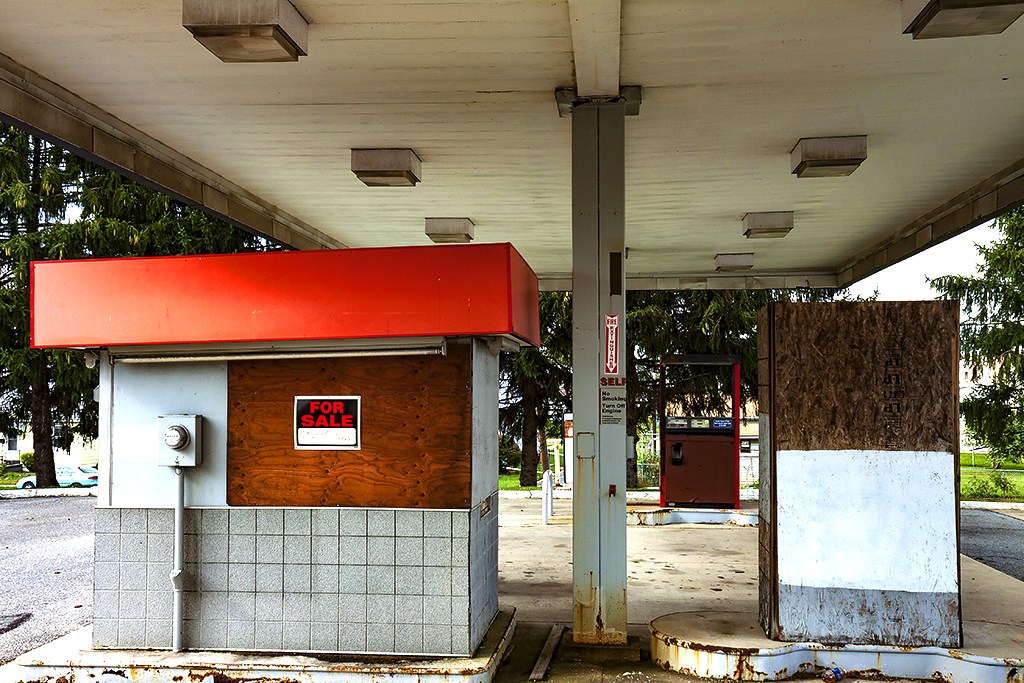 Closed-down-gas-station--Allentown