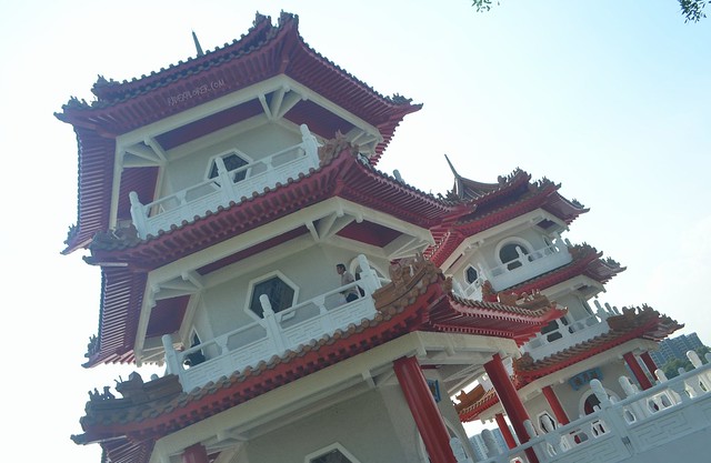 chinese garden singapore twin pagoda