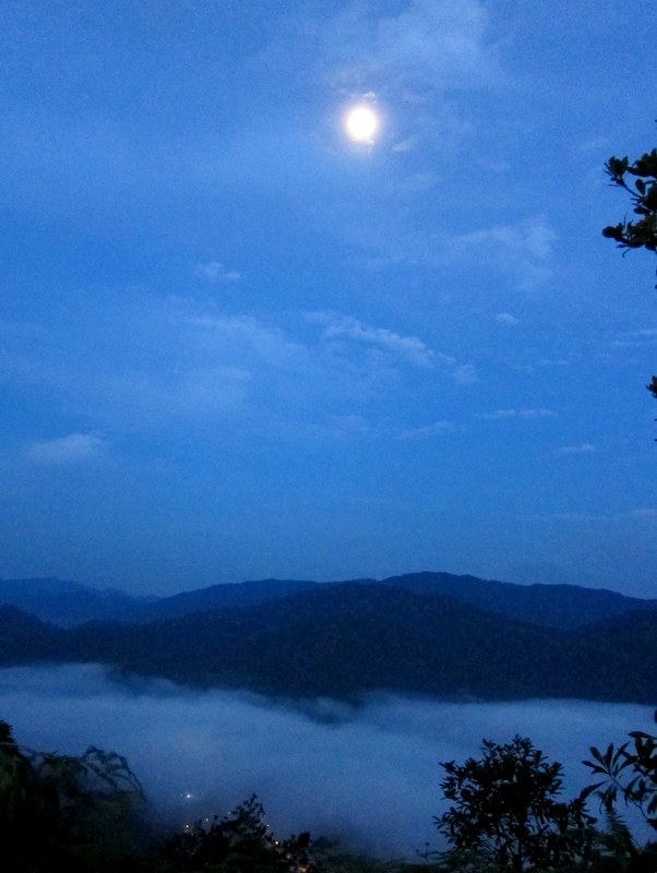 Bukit Panorama, Sungai Lembing - 01 moon and clouds