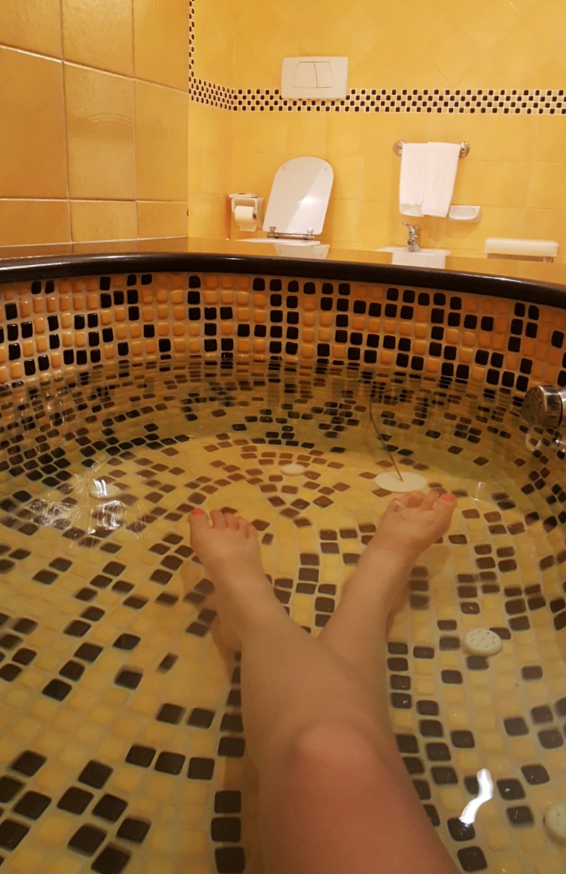 Casa Morgano bathtub