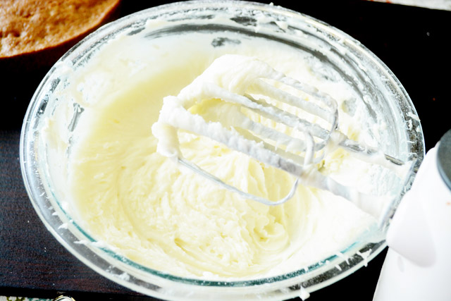 Cream cheese frosting for carrot cake