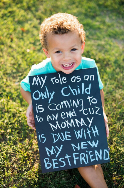 These 24 sibling pregnancy announcements are so cute, and so creative! They are great picture ideas to announce a pregnancy using older siblings!