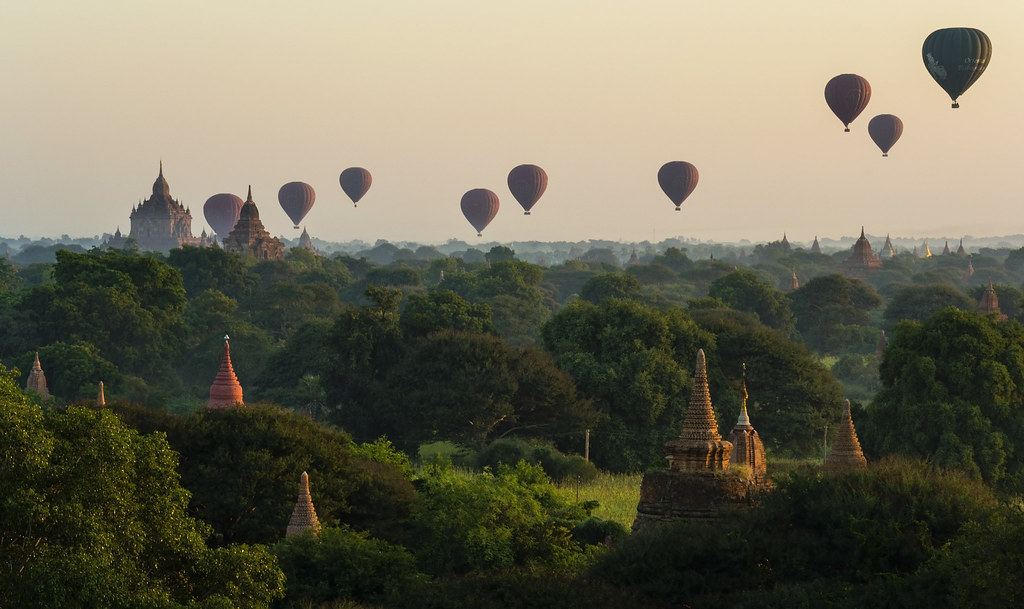 Despegue de globos en Bagan