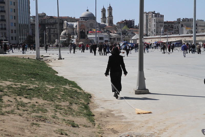 3.Sweeping Walk-Gezi Park
