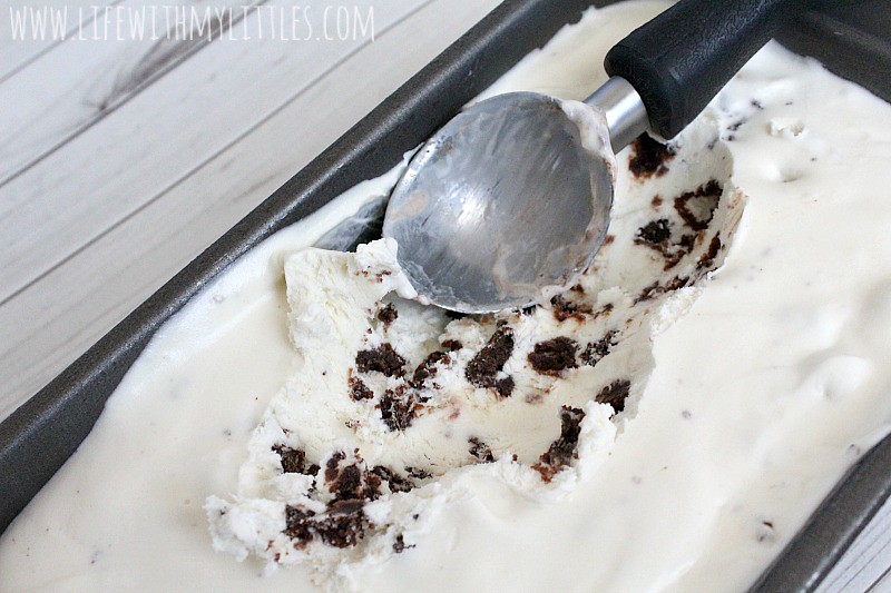 This no-churn brownie ice cream is super easy and so fudgy! The perfect treat for summer!