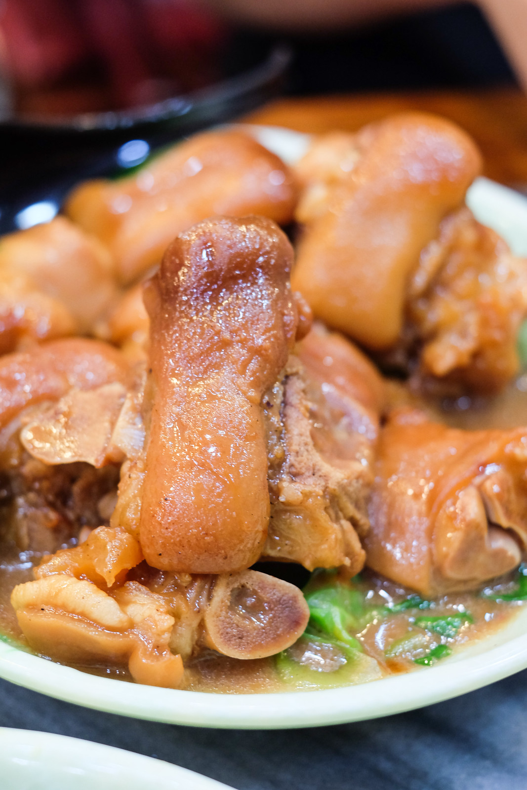 Kwan Kee Bamboo Noodle香港（坤竹升面）。Nam Yue酱中的猪猪肉